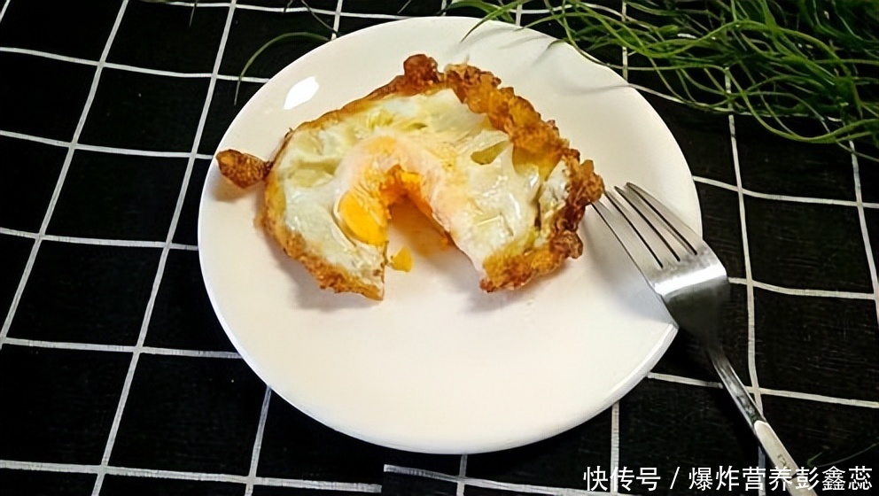早餐为何不能吃小米粥(早餐不能再吃小米粥了？提醒：除了小米粥，还有这3种食物)