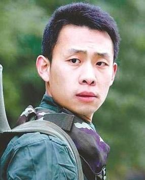 皮包骨|妻子是央视女主播,曾让全剧组女人下跪,42岁张译近况瘦成皮包骨