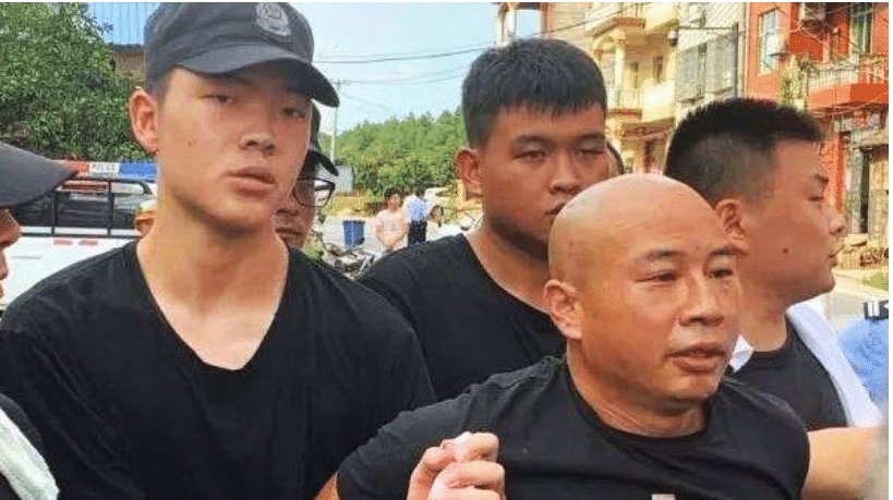  警方|曾春亮终于落网！这幅欺软怕硬的嘴脸真的是枉为人