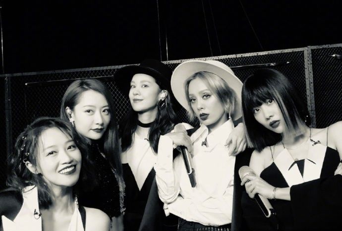  不错|王霏霏一直是成团人选，观众喜爱度也很不错，为何最后没能成团