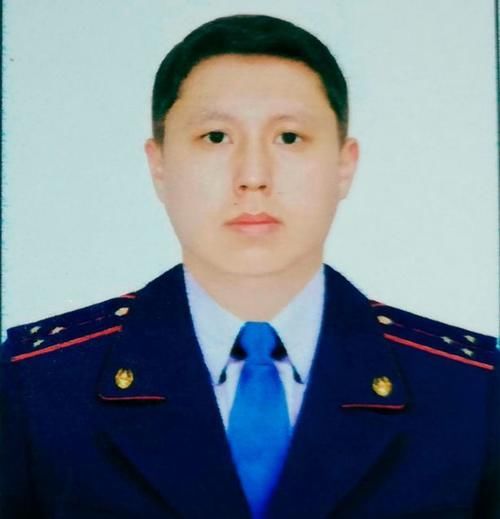 哈萨克斯坦|为抓侵犯女孩的嫌疑犯,警察从13楼跳下:当时只想抓犯人没多想