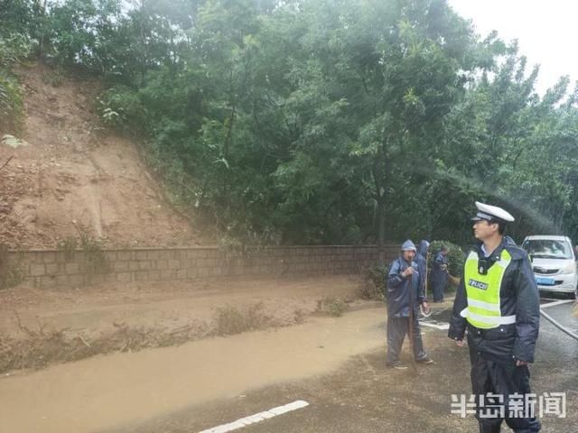  完毕|青岛山东头路附近出现山体滑坡 目前积石已基本清理完毕