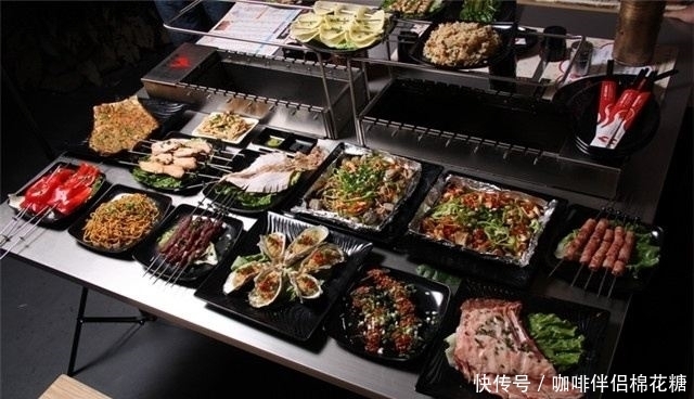 喜欢|串串店做白吉馍,食客喜欢吃,排队来买吃不够