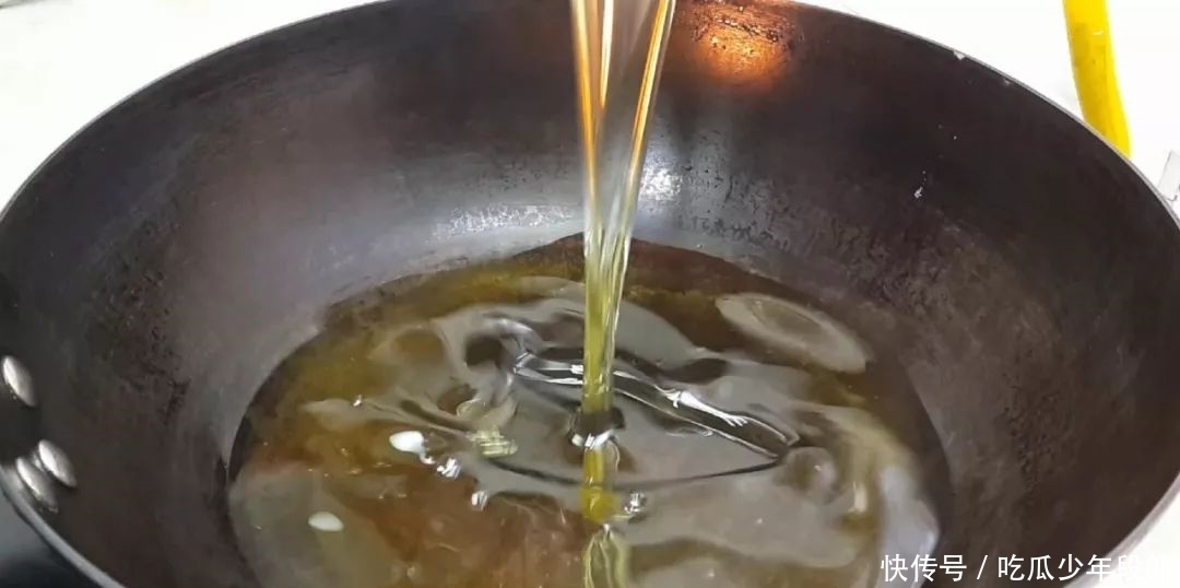 零食|5个鸡蛋,1斤面粉,锅里一炒,做出创意小零食,比蛋糕好吃十倍