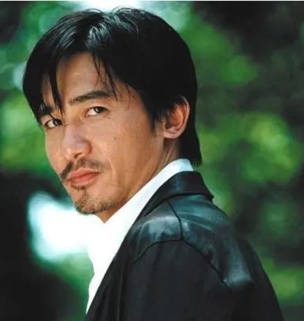  刘嘉玲|牵手曾华倩，辜负黎美娴，多年惦念张曼玉，梁朝伟为何选择刘嘉玲？