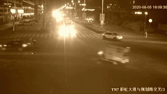  肇事车|酒后驾车肇事逃逸 龙港热心群众追拦肇事车主