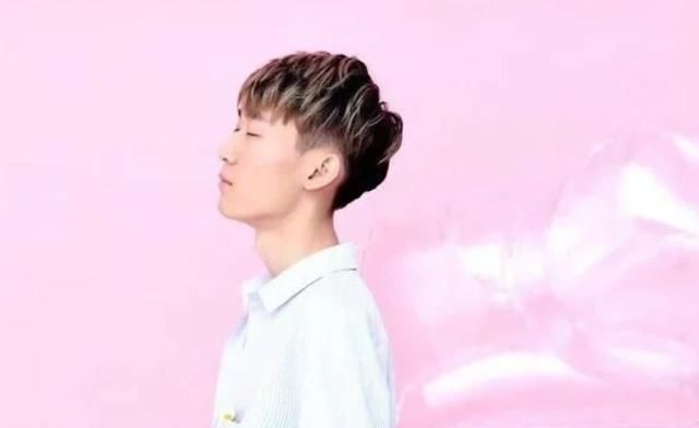 首度|世冠总决赛神秘嘉宾揭晓,快手天赐首度现身评论席,排面十足