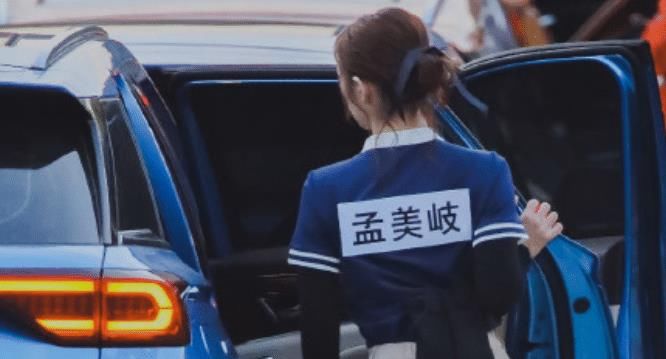  满分|孟美岐加盟《奔跑吧》，路透图帅气满分，原来你是这样的大哥！