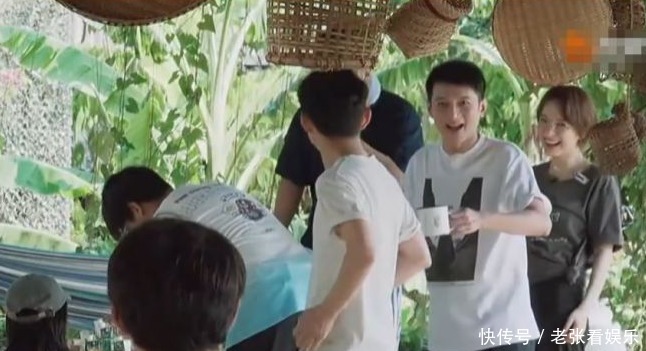  黄磊老师|《向往4》维嘉夸叫花鸡好吃，看清桌上“剩菜”后，网友别装了！