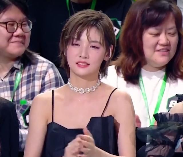  硬糖少女303|《炙热的我们》陈卓璇发言，我却只注意到旁边的赵粤，脸型太真实