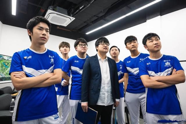  战边|王者荣耀：当前版本，战边太难！QG飞牛评论席一席话，让人泪目