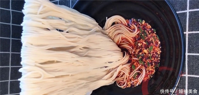 早餐|喜欢吃面条的一定要学,早餐教你在家简单一做,色香味俱全