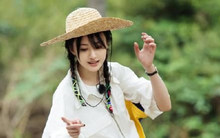  今夏|郑爽森系造型像少女，杨洋背带裤重返18岁！今夏是年少的甜汽水味