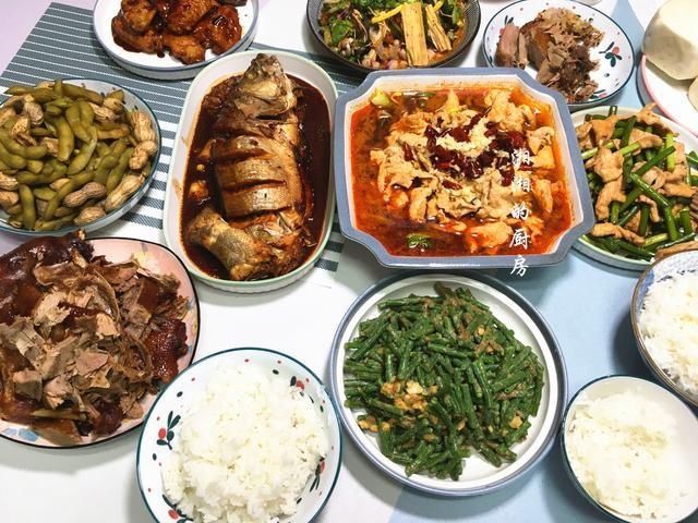  朋友|这顿午餐，满满一桌家常菜，网友：请到家吃饭的都是真朋友