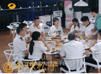 脸色|《中餐厅》赵丽颖将情绪写在脸上,动不动“甩脸色”?