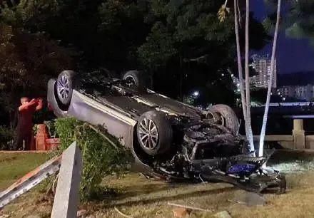  家人|悲剧！雷克萨斯ES像着魔一样逆行…导致2死2伤