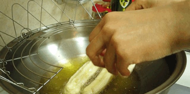  香脆|嫌外面的不卫生？大叔教你炸油条，香脆味美，简单易学，超好吃！