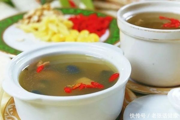 秋天润燥不上火的六种汤(“末伏喝汤，入秋不慌”！推荐6款营养汤，润秋燥降火气，乐过秋)