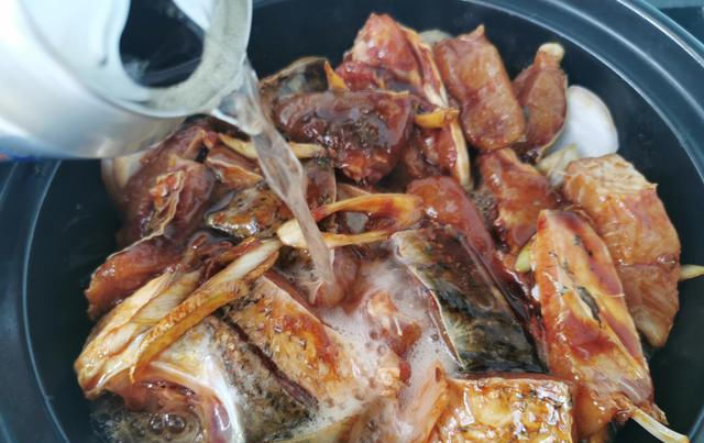  我家|我家做鱼块从不用水炖，不煎不油炸，鲜香滑嫩，炖一锅不够吃