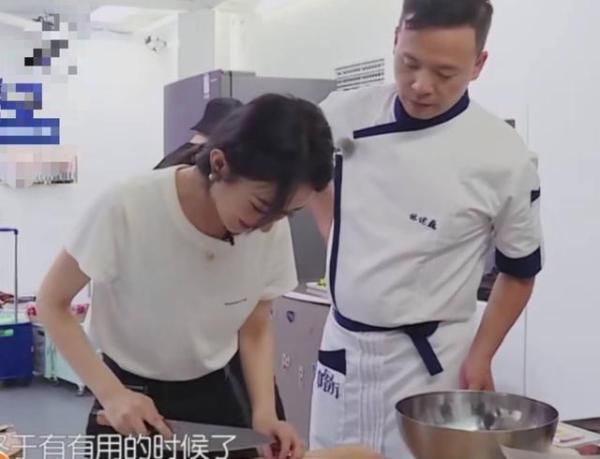  丑陋|赵丽颖遭恶意剪辑？节目中隐形筷子乱搅菜，弹幕里满是人性的丑陋