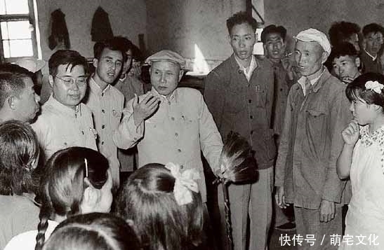 总理|他是四野副政委,建国后高居副总理,看起来却像个老农民