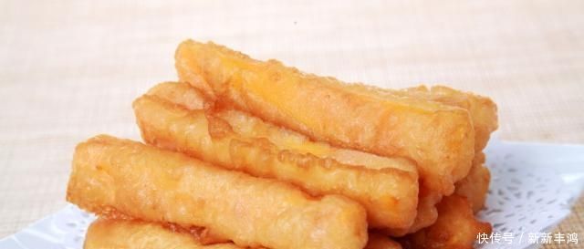 面粉|怎样能炸出美味的油条大厨透漏,学会3步,有面粉就能炸出油条