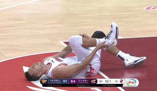  职业生涯|揪心！易建联无对抗受伤倒地，疑似跟腱断裂，为夺冠搭上职业生涯