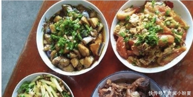 婆婆|回老家,看到婆婆花心思准备的午饭,我一言不发,吃米吃到打嗝!