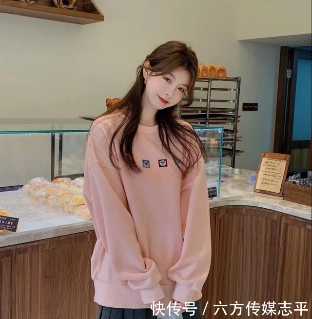 跟着|早秋就跟着博主穿卫衣，太洋气了吧！