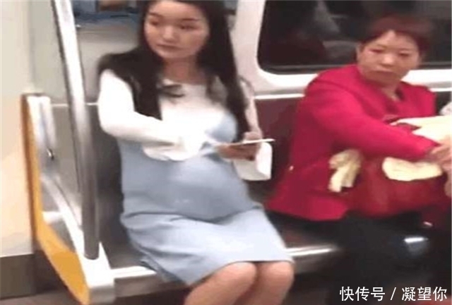 大妈|女子坐地铁为了占座，腹中塞衣服假扮孕妇，旁边大妈的表情亮了