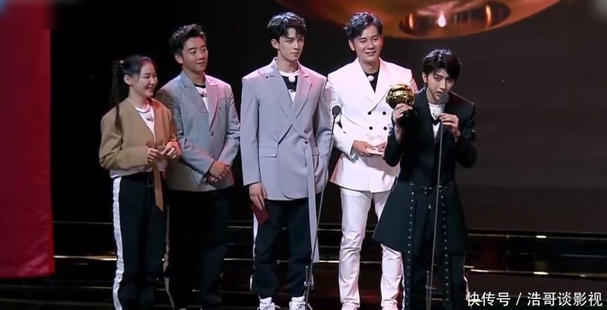 却是|撕名牌结果发生反转?蔡徐坤获得最终胜利,吴磊却是大赢家