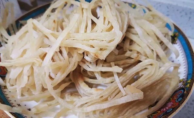  低热量|北方的炒饼火了，这种吃法，荤素搭配低热量，经得起岁月的流逝