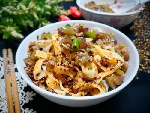  大热天|大热天，最馋这碗面，酱香浓郁，一周吃5次都嫌少，比炸酱面香！