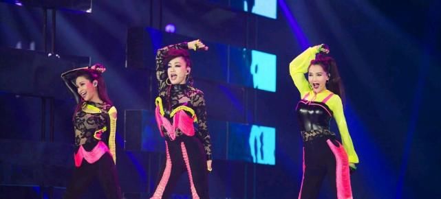 姐姐们|《浪姐》复活赛制遭质疑,许飞或成为返场第一人,你期待吗