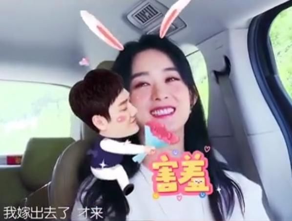  赵丽颖|赵丽颖罕见秀恩爱，《中餐厅》主动提及冯绍峰，一脸幸福甜蜜