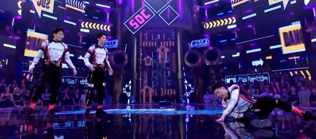  肖杰|《街舞3》肖杰摔倒只是节目效果？种种迹象表明他在硬撑