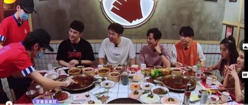  张颜齐|哇唧唧哇去陈赫火锅店刺探敌情，却被陈赫辣成“香肠嘴”