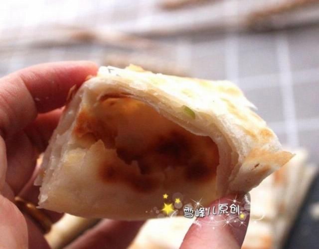  烙饼|烙饼层次分明外酥里软，大厨：多＂1步＂妥妥的，可惜好多人不知道