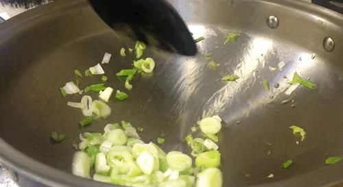  大叔|牛肉怎么做？大叔教你葱香牛肉粒，软嫩味美，香气扑鼻，超好吃！