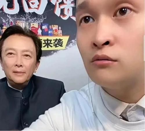 国家一级|他在《水浒传》中不出名，却是国家一级演员，今68岁与网红直播卖酒