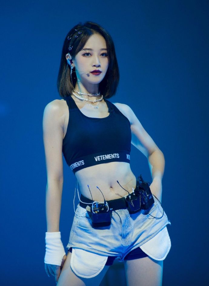  讨论度爆棚|《乘风破浪》四公分组，蓝盈莹加入宁静组，网友：野心写在脸上