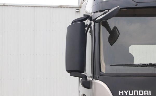  实拍|新增各种预警配置，实拍520马力现代创虎重卡，还有越野模式