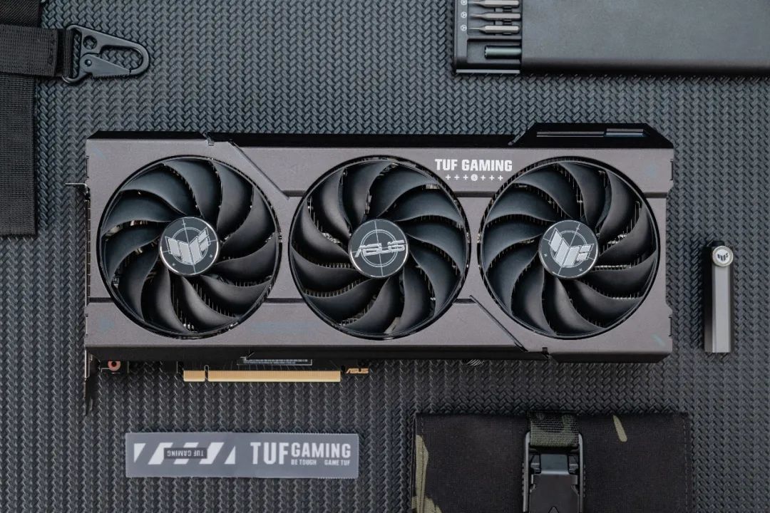 华硕 RTX 4070 显卡开售：DUAL 4799 元，TUF 5499 元