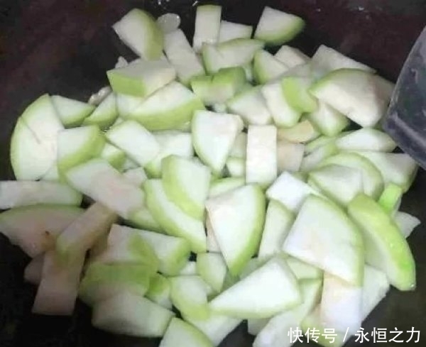 简单|别小看这菜,简单一炒,孩子天天吵着要吃,剩的汤汁都受欢迎