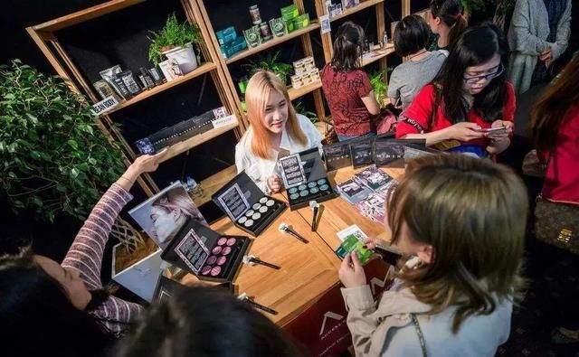 微信|我在微信群代购海南版iPhone,第二天人财两空