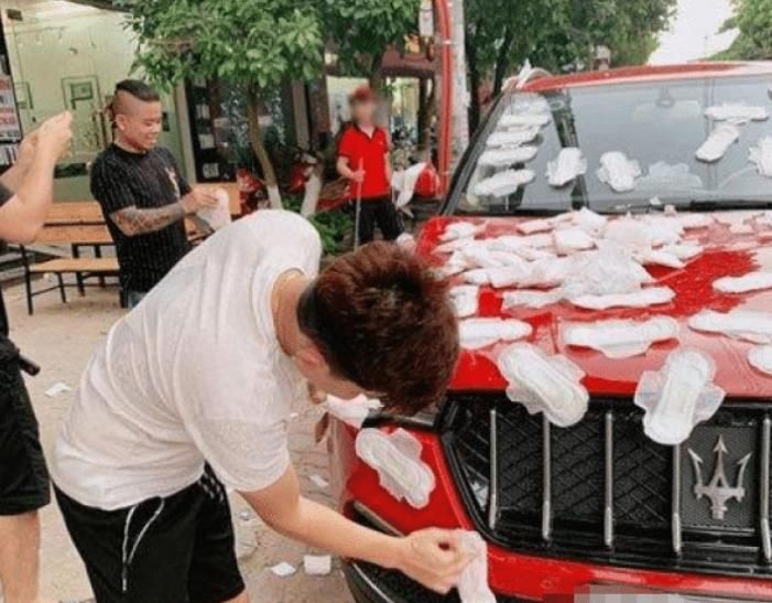 玛莎拉蒂|玛莎拉蒂乱停车，挪车号码是10086，群众报复车主：给你来个惊喜