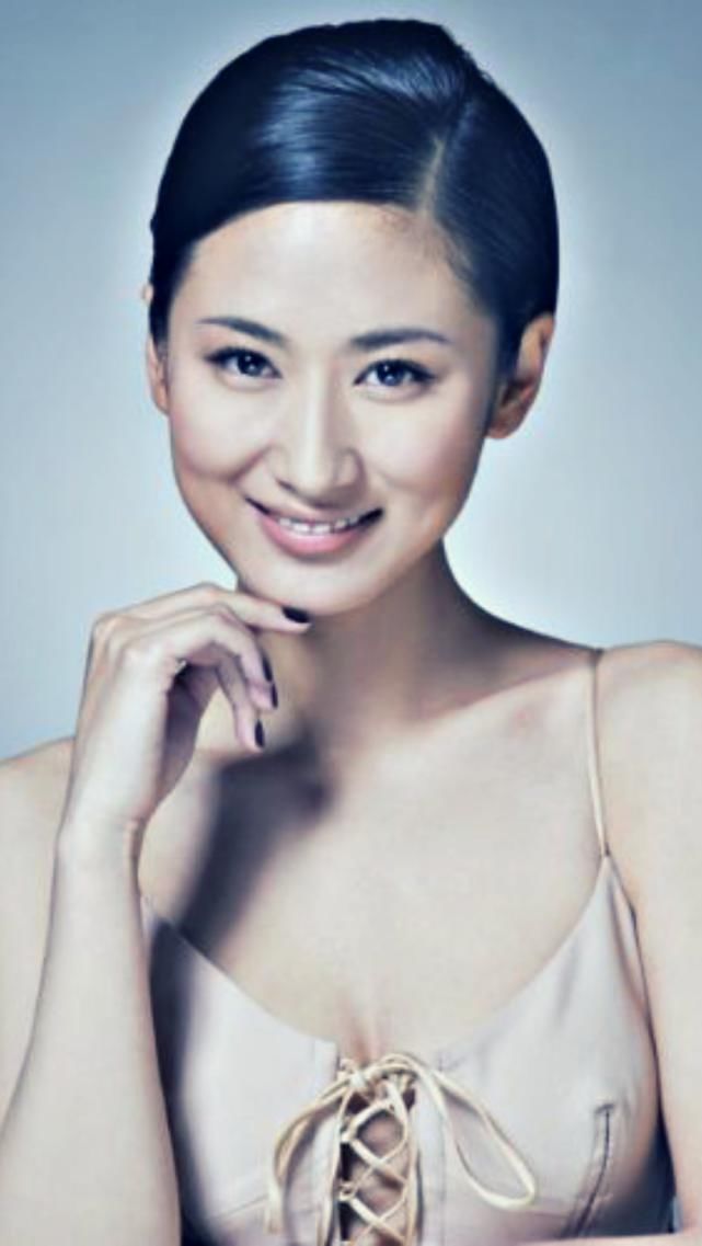 时尚|郭珍霓时尚写真照,尽显柔美气质