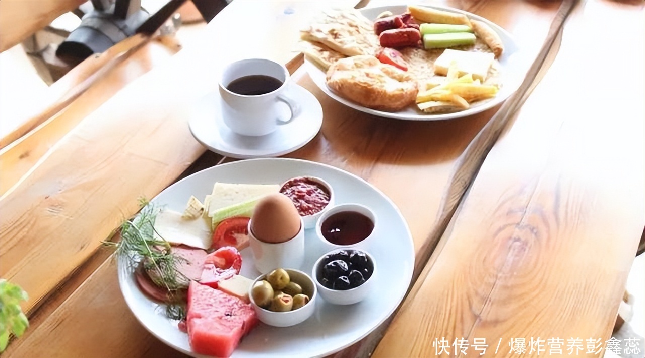 不吃早餐会提高糖尿病的几率吗(提前1小时吃早餐，可降低一半的糖尿病风险？相信自己你没看错)