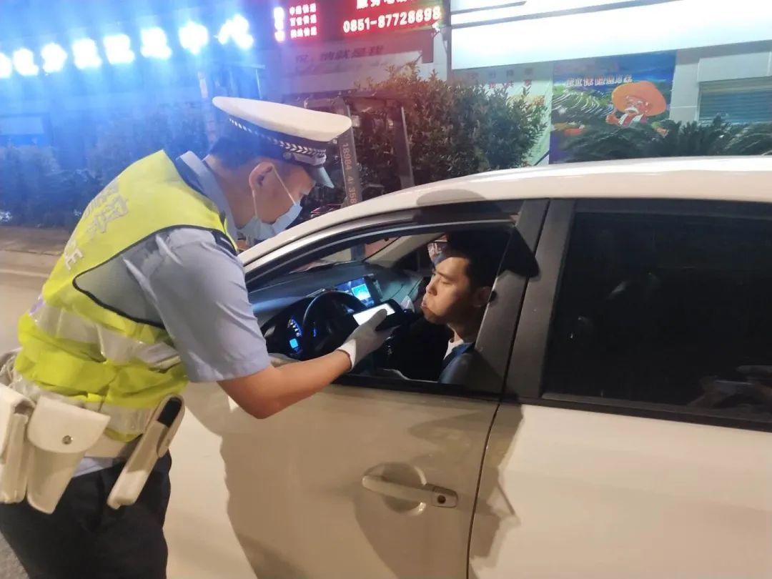 违停|“创文”——息烽交警：即日起严查机动车违停！