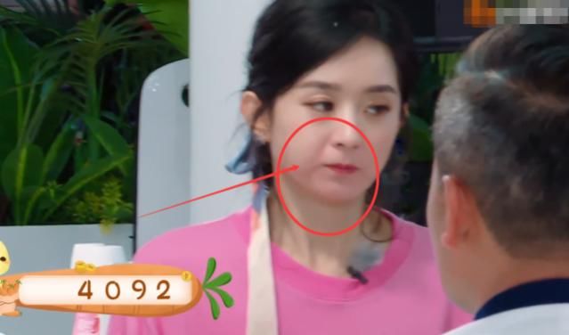  暴露|黄晓明饭前宣布事情, 别人都暂停手中的活, 谁注意赵丽颖在干啥? 暴露修养